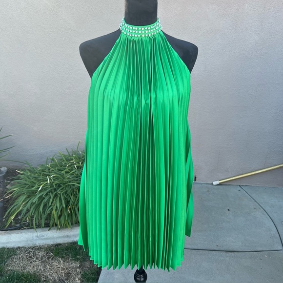 Flying Tomato Jade Embellished Halter
Neck Short Dress - Picture 4 of 10